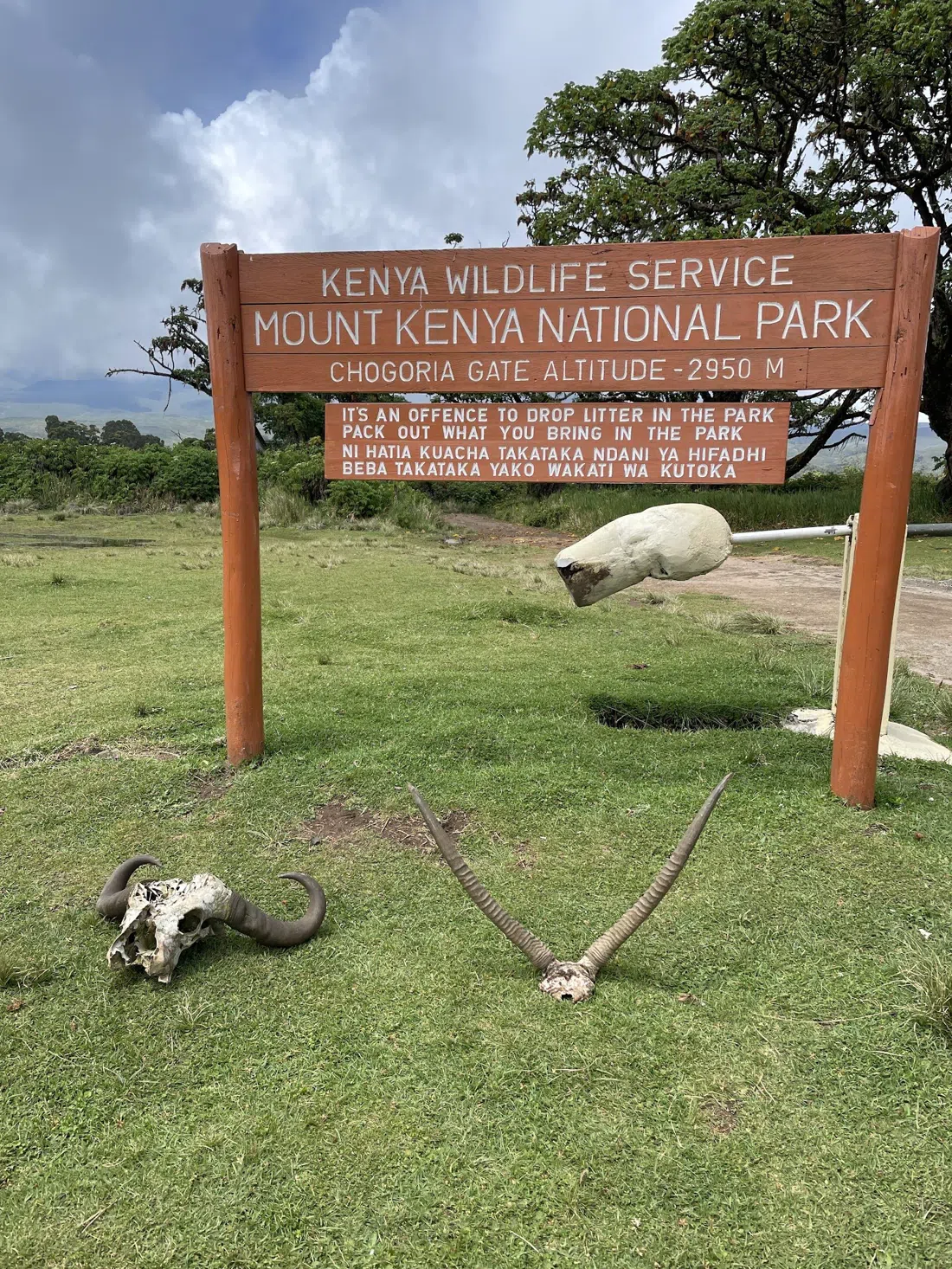 Meru Mount Kenya Bandas (Chogoria Gate, 3,000 m), Nairobi